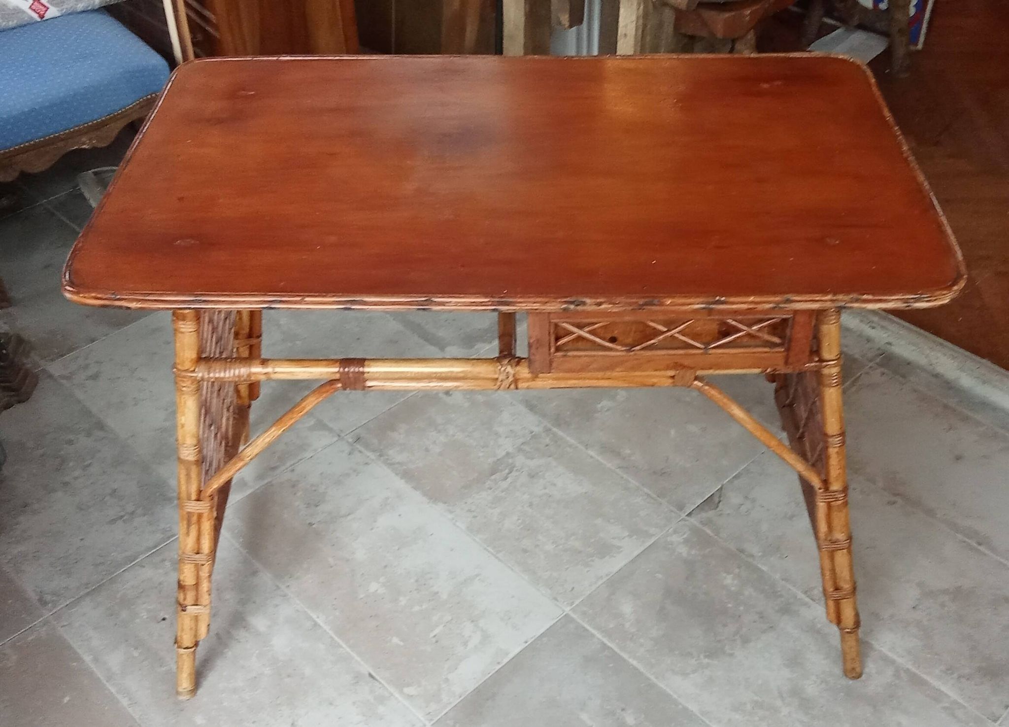Bureau et fauteuil vintage en rotin
