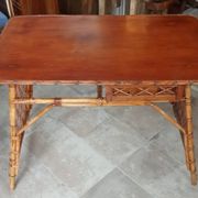 Bureau et fauteuil vintage en rotin