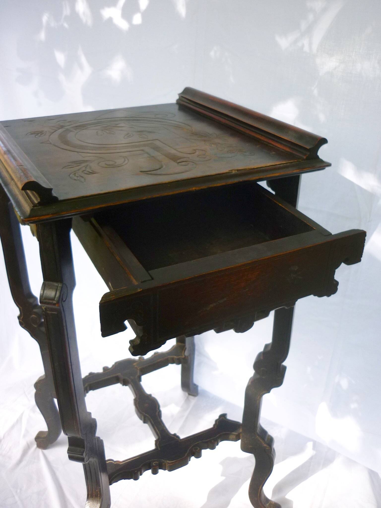 Carved saddle with Indochinese spacer