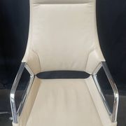 Wilkhan chair graph 302/5