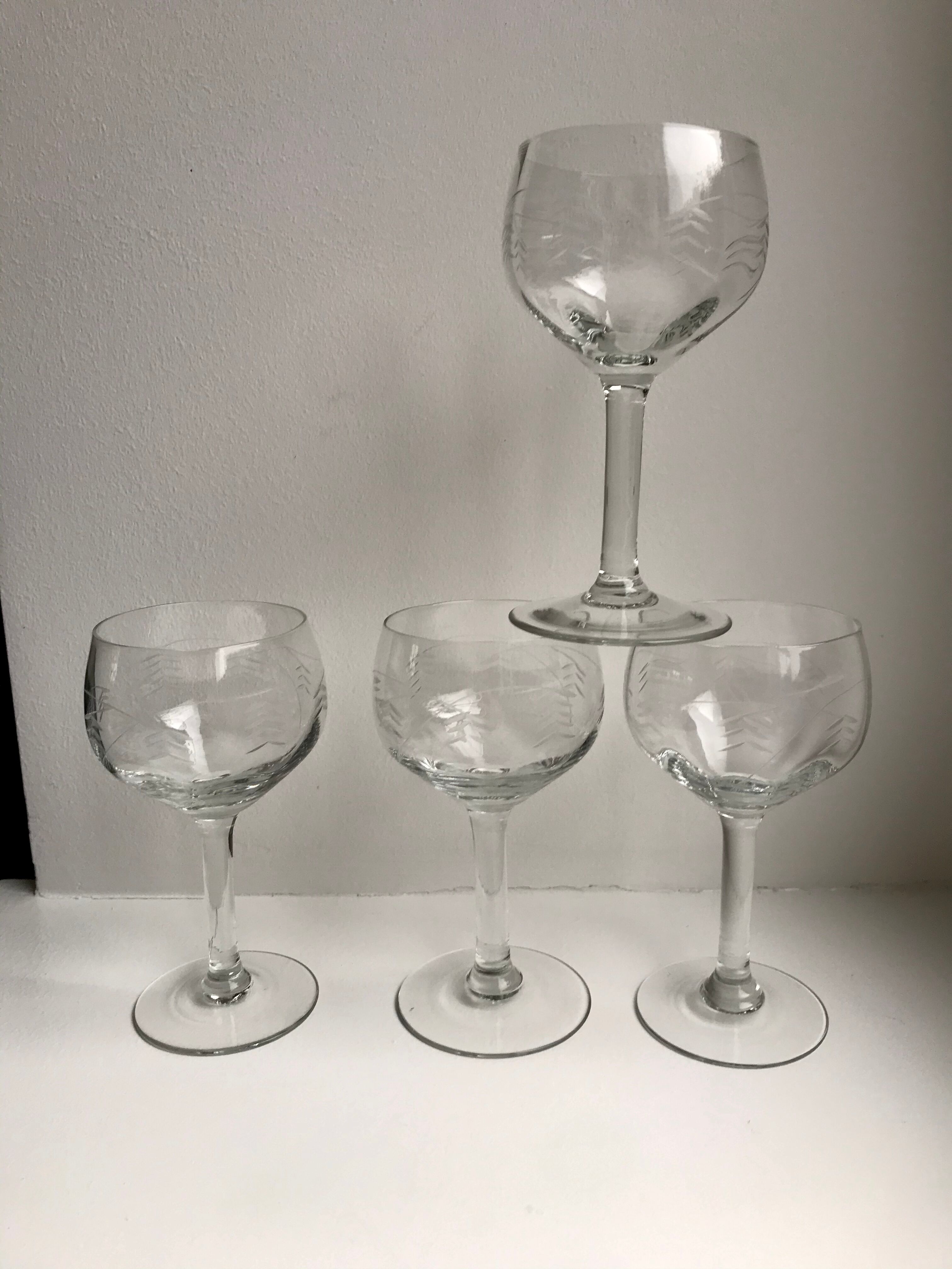Set of 4 crystal wine glasses engraved 50-60s