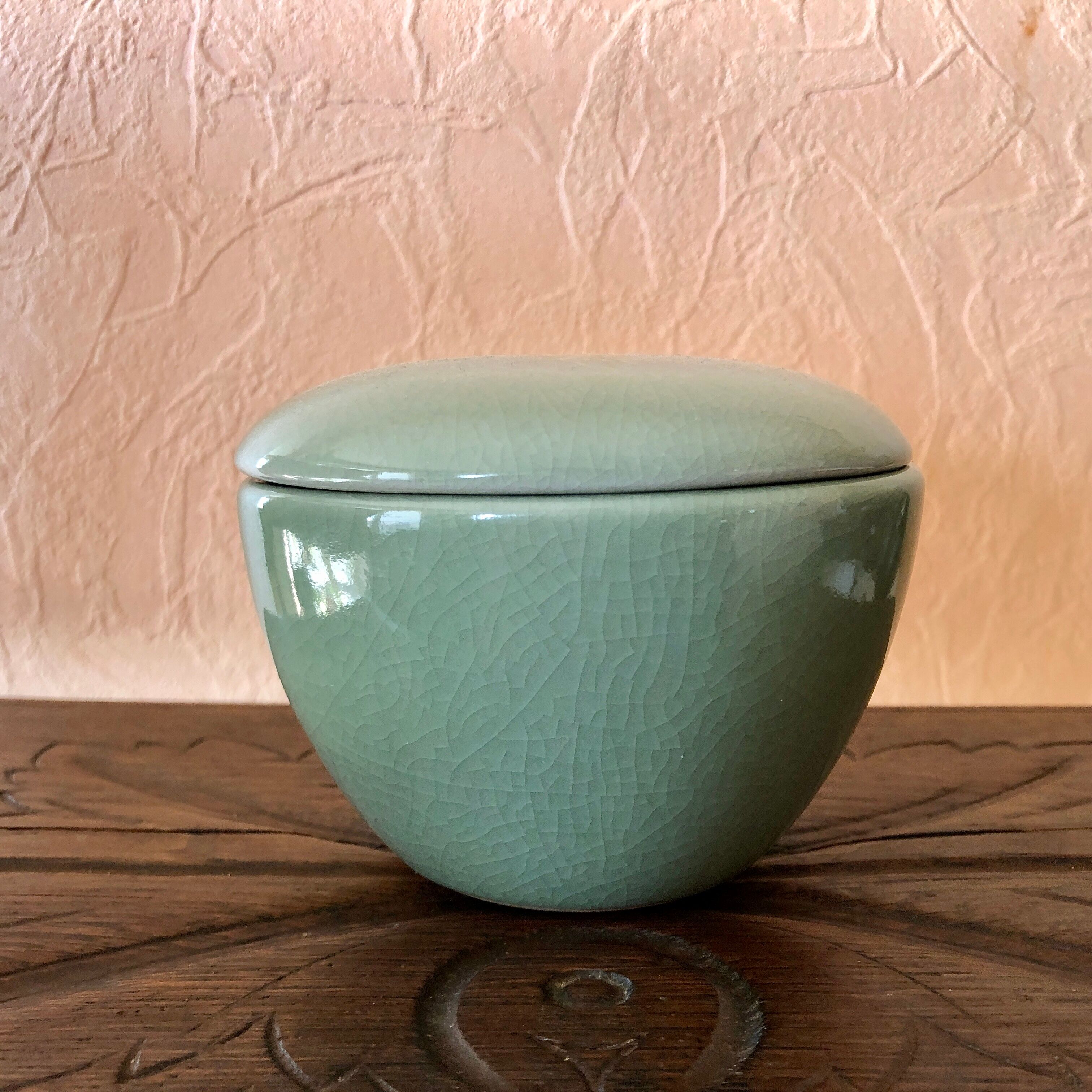 Water-green cracked ceramic box