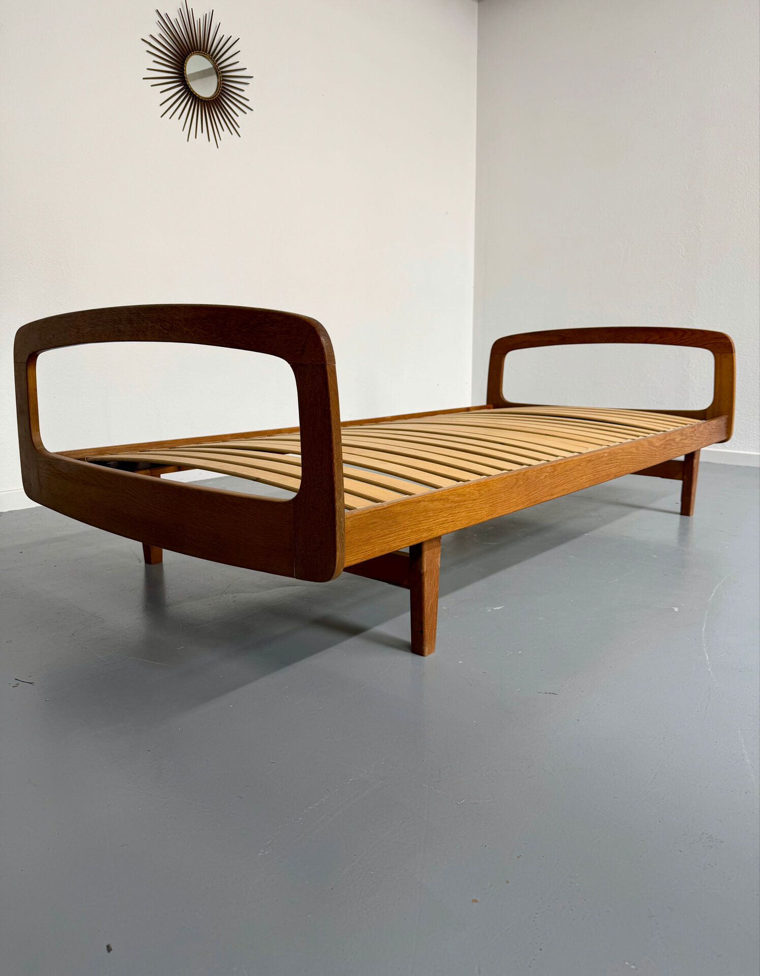 Ancien Lit daybed design Jacques Hauville pour BEMA 1950