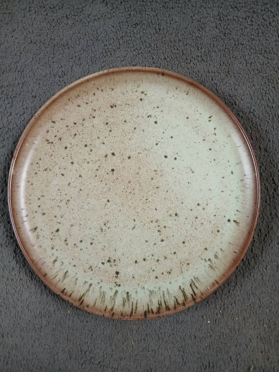 8 flat plates and 1 Vallauris dish