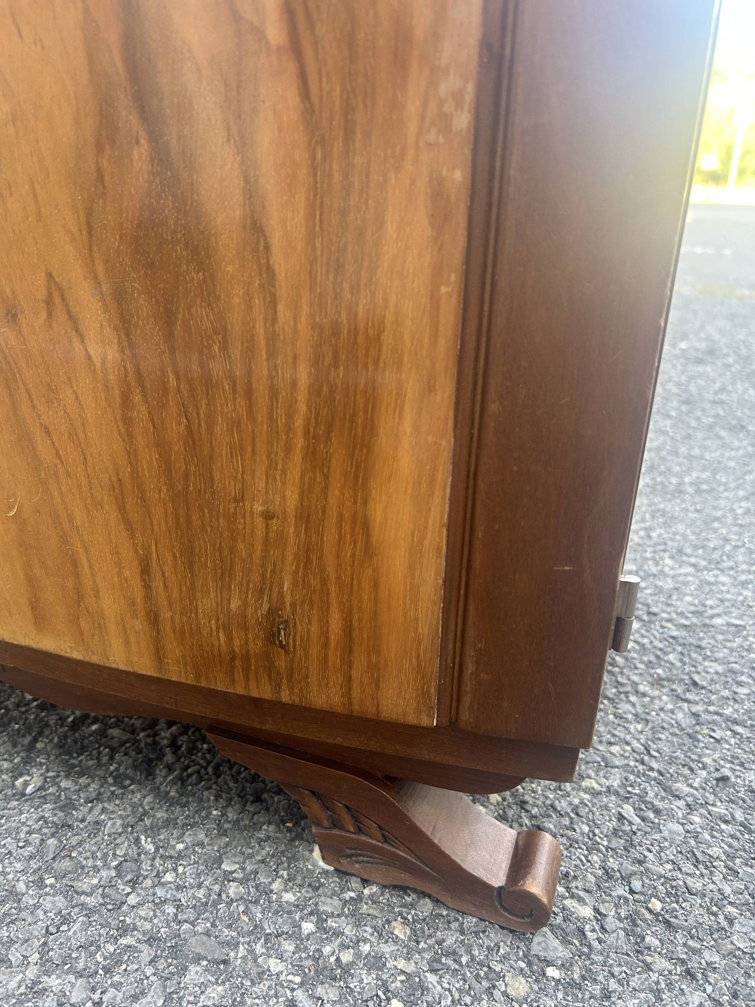 Art Deco bedside table in flamed walnut, marble top – 1930s