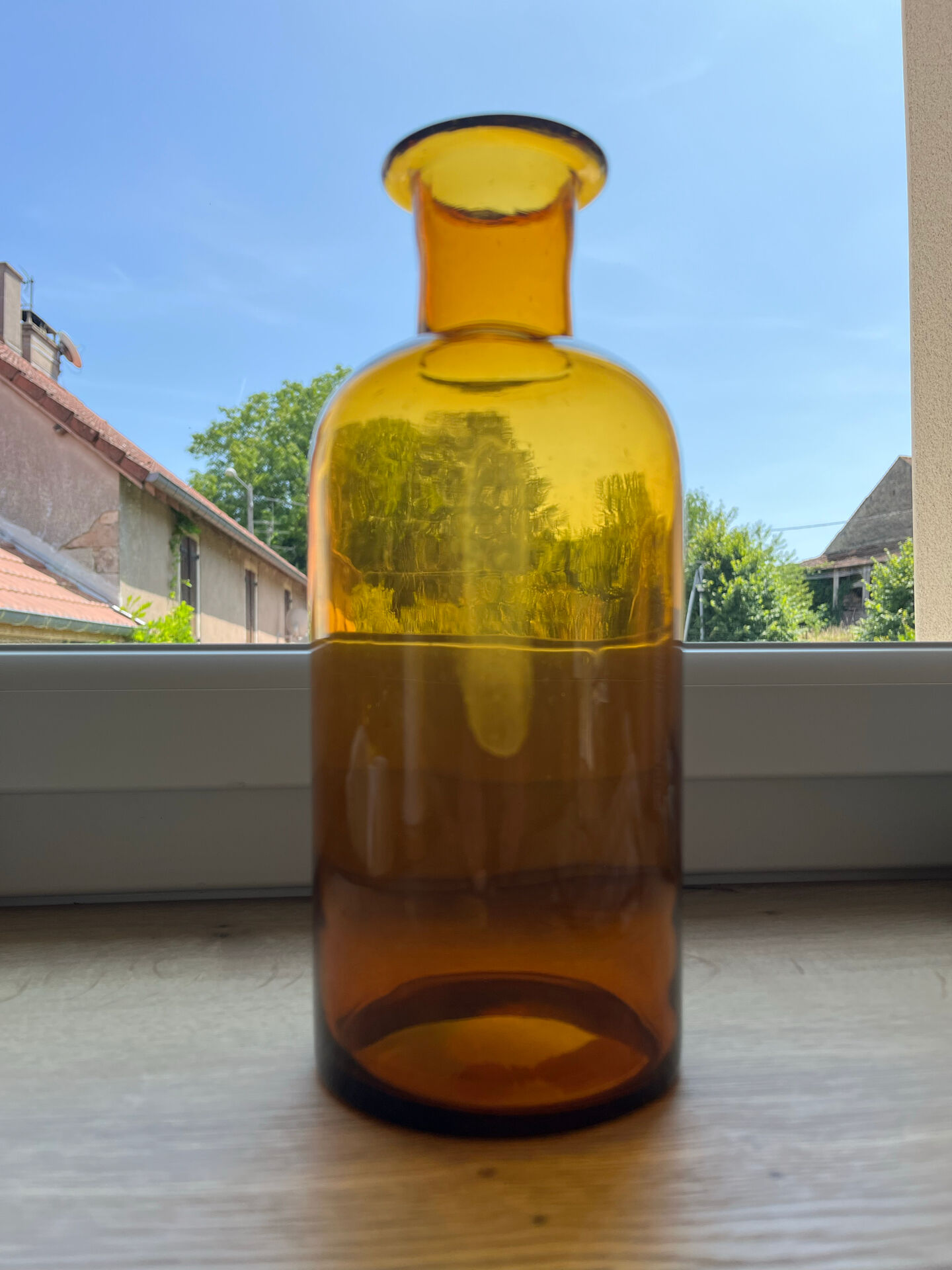 Flacon vase en verre ambré