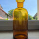 Flacon vase en verre ambré