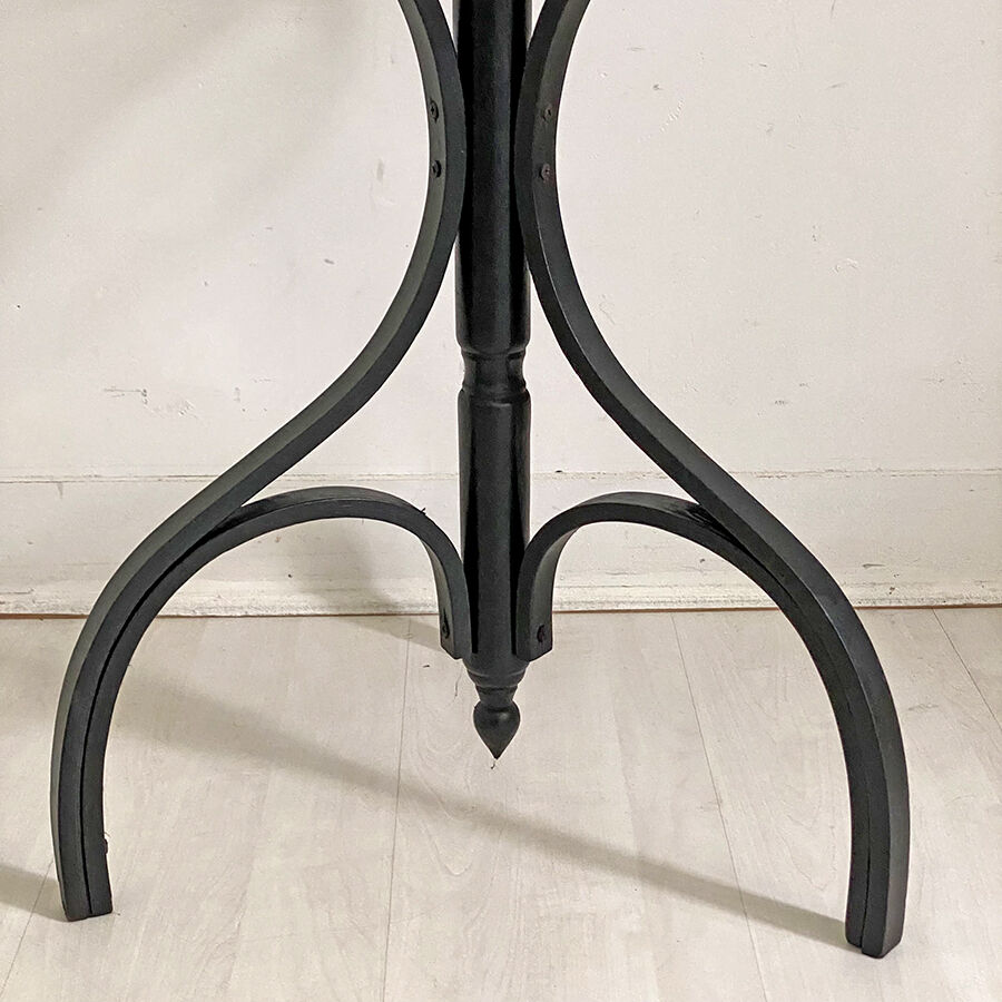 Black Parrot Coat Rack