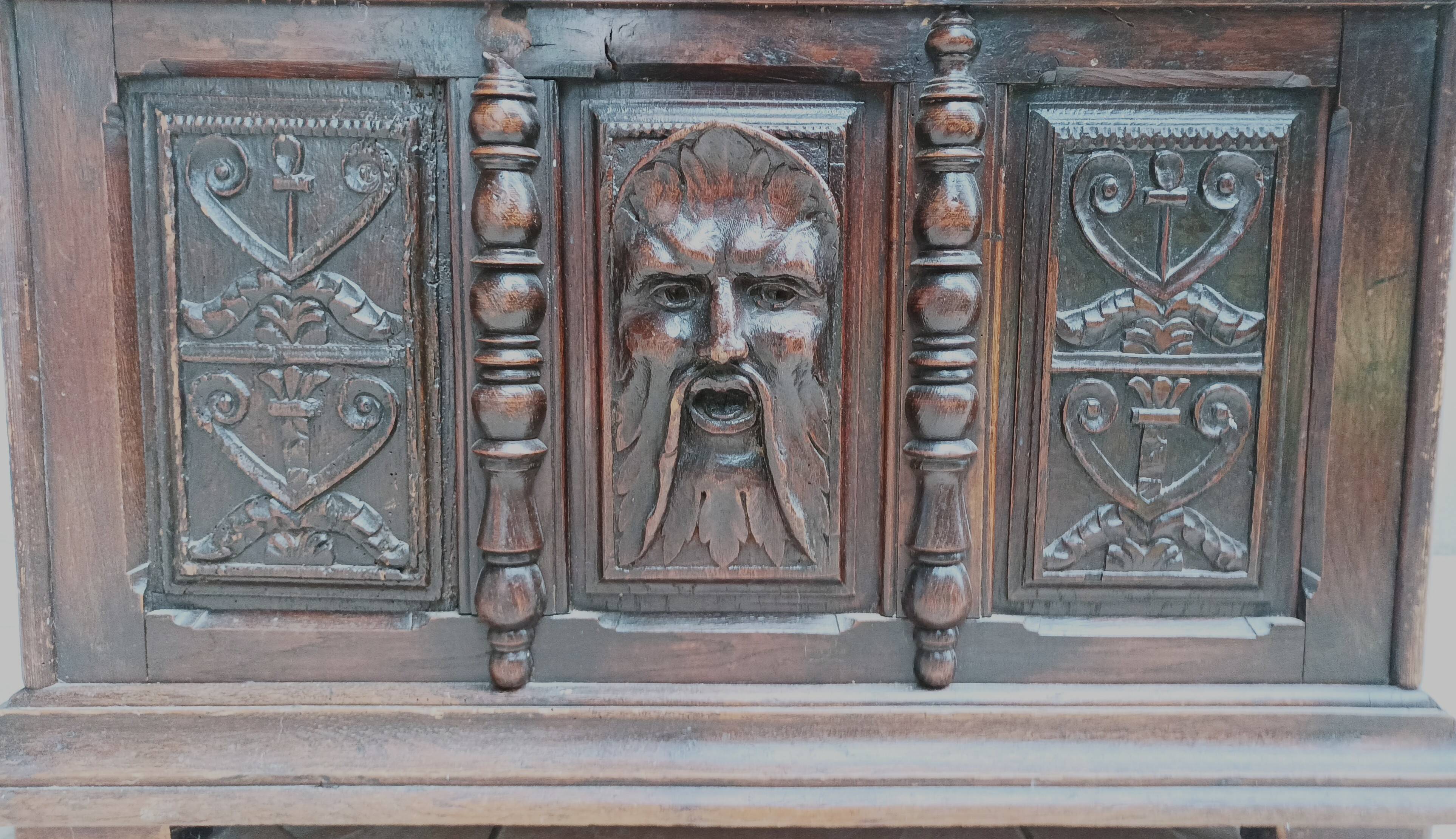 Renaissance oak chest