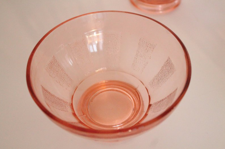 Set of 4 pink glass bowls