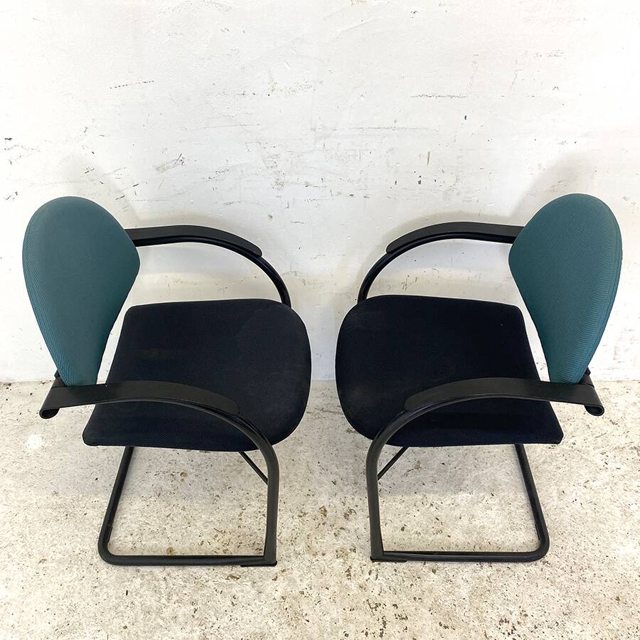 Paire de chaises modele onda édition vitra design mario bellini
