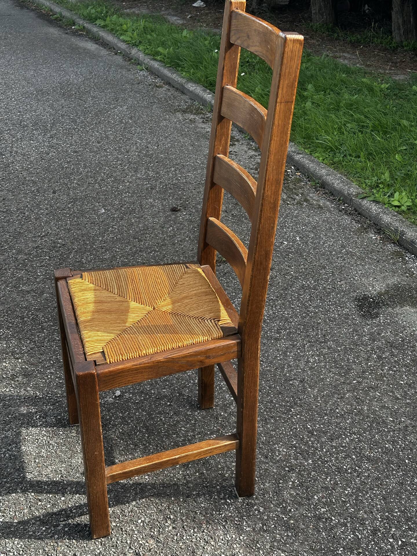 Paire de chaises en chêne et paille – années 50