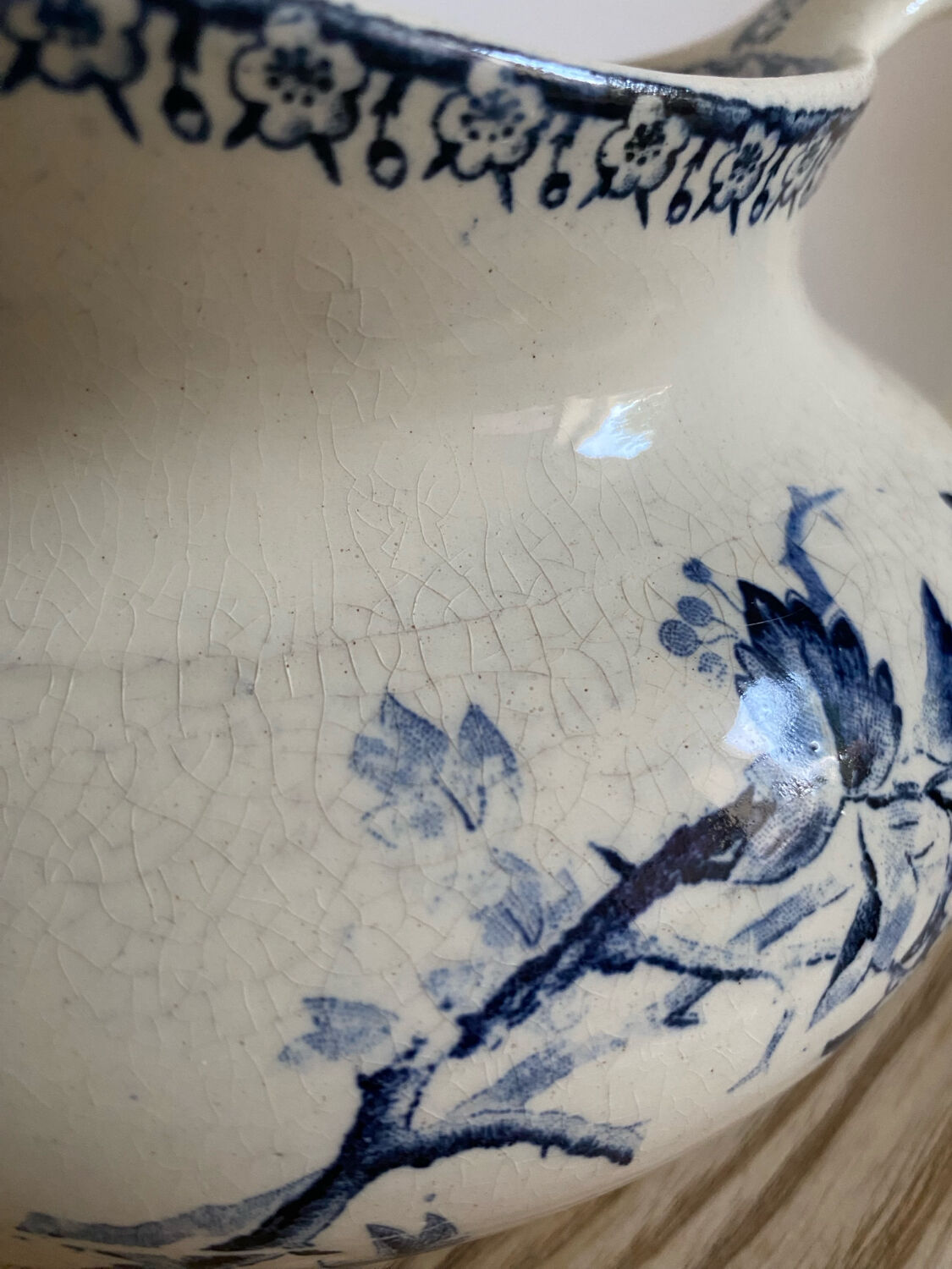 Ancien broc de toilette - porcelaine de Gien