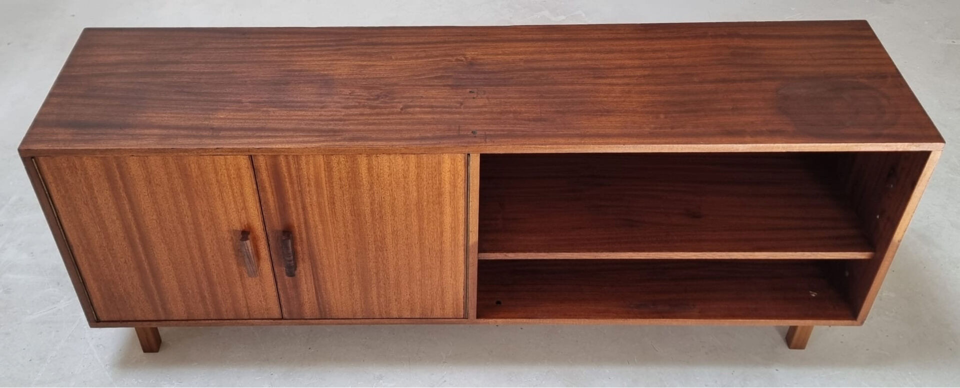 Buffet du milieu du siècle