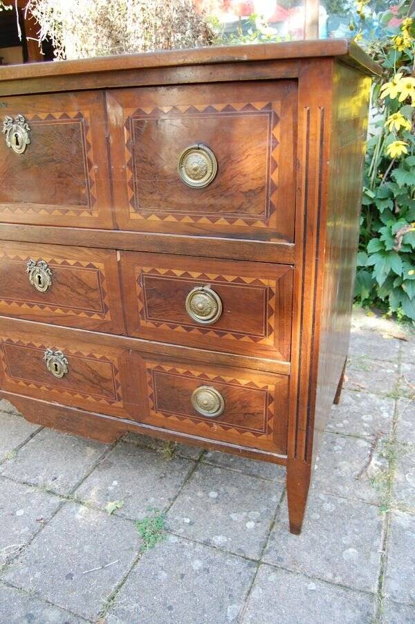 Louis XVI period walnut chest of drawers from the 18th century