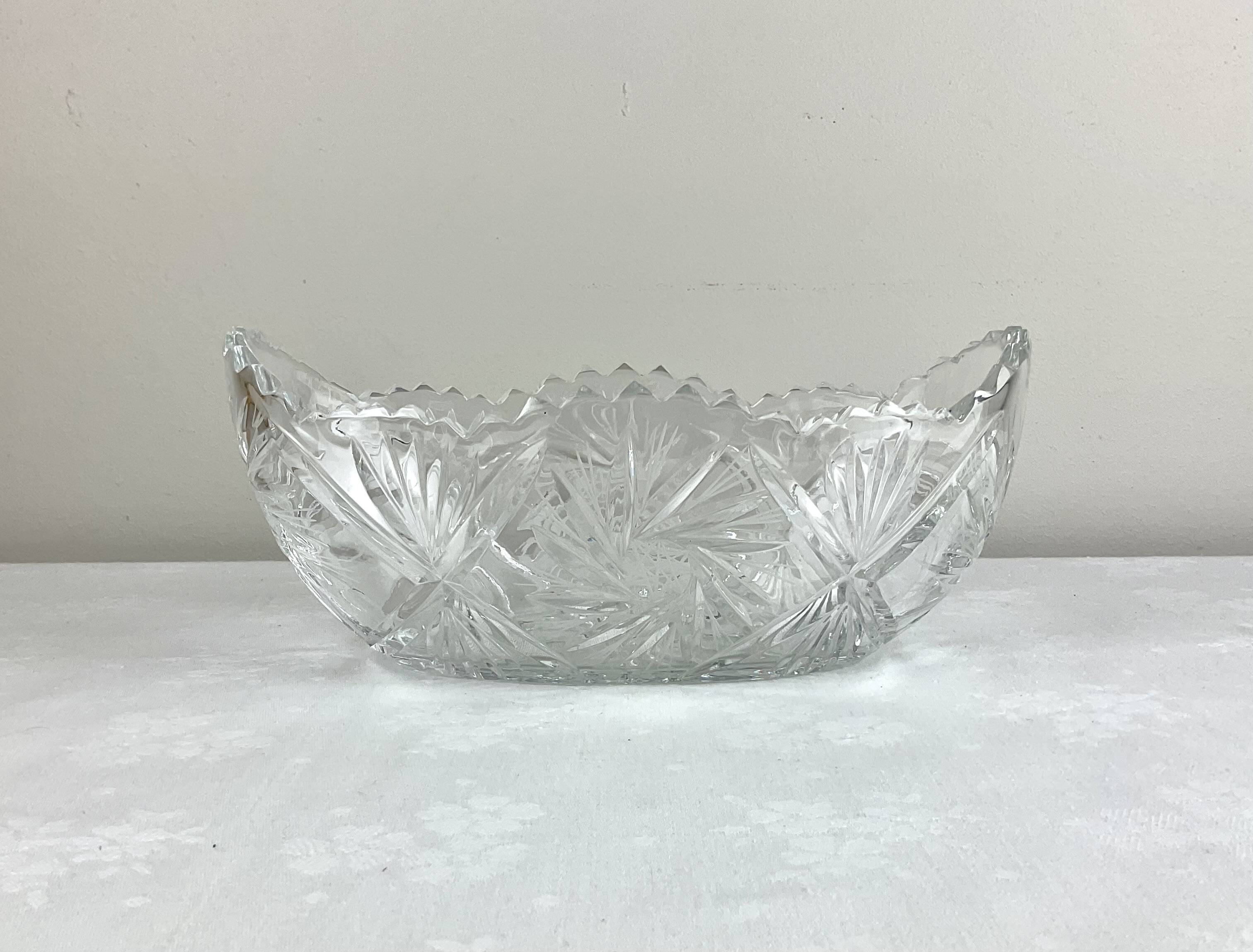 Oval glass bowl, empty pockets