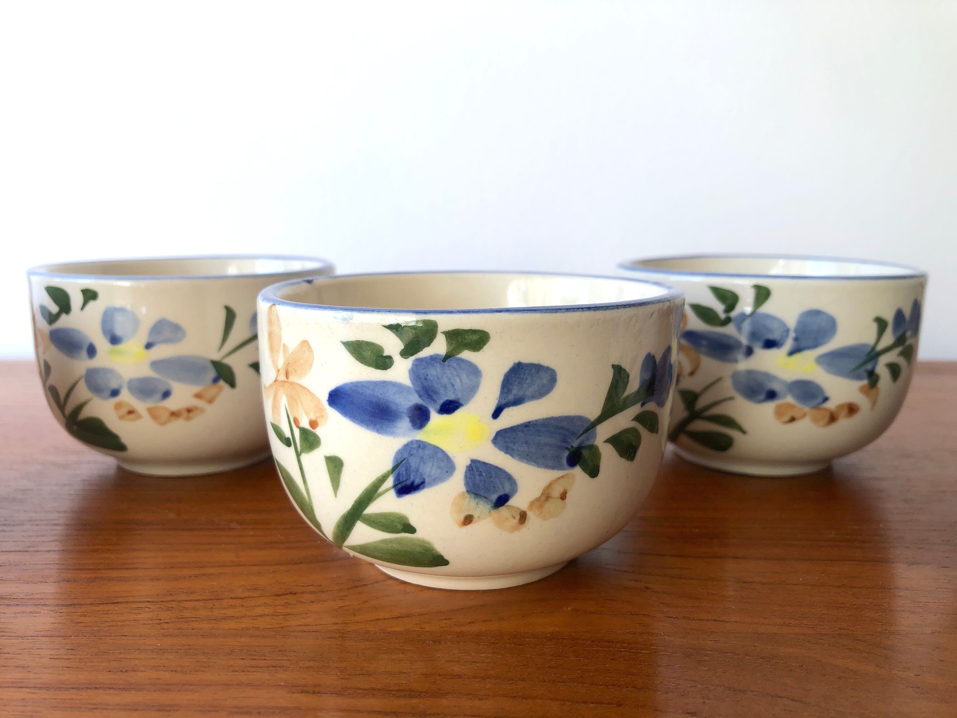 Porcelain tea bowls