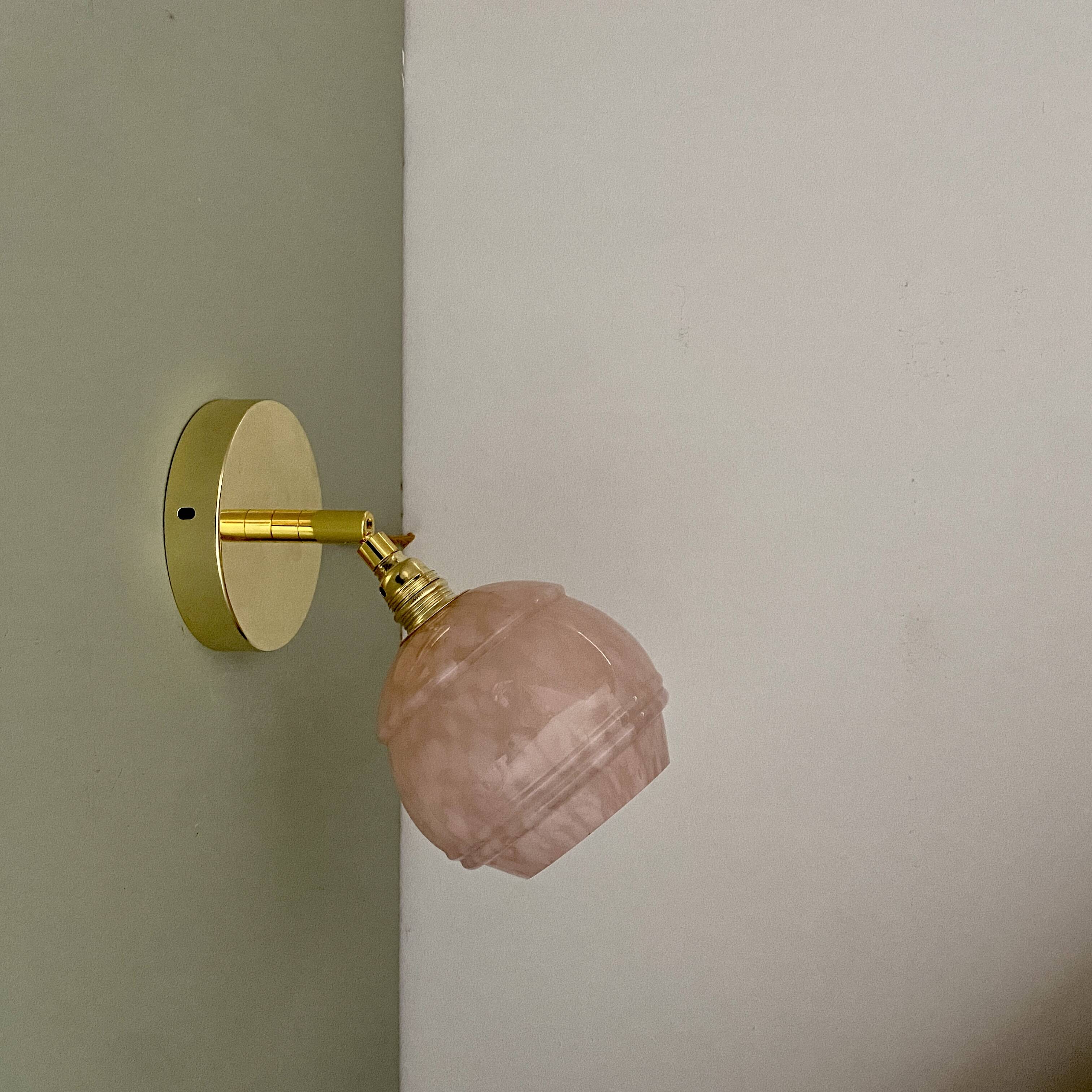 Vinatge tulip wall light in pink CLichy glass