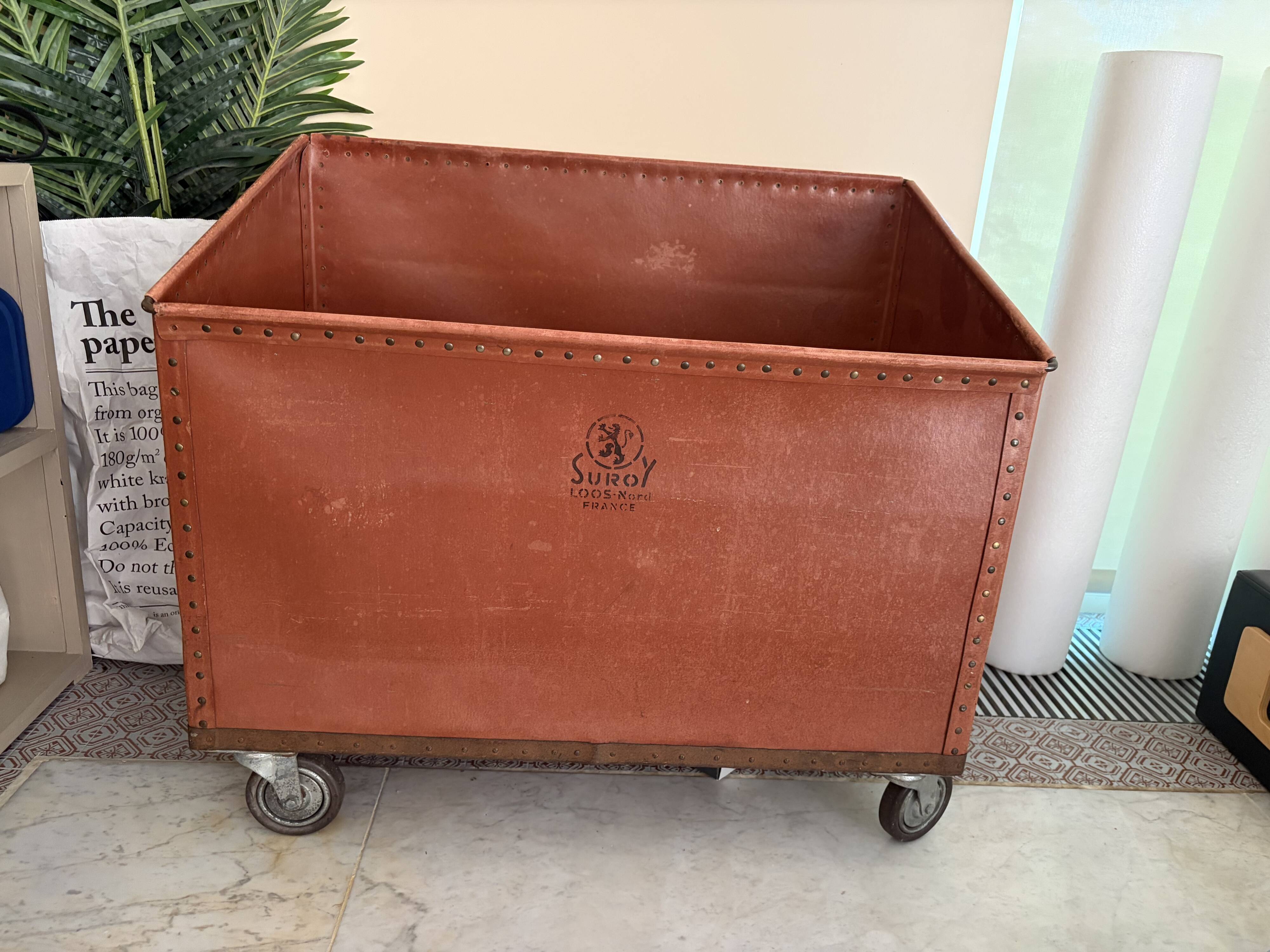 Ancient cart from the Suroy factory