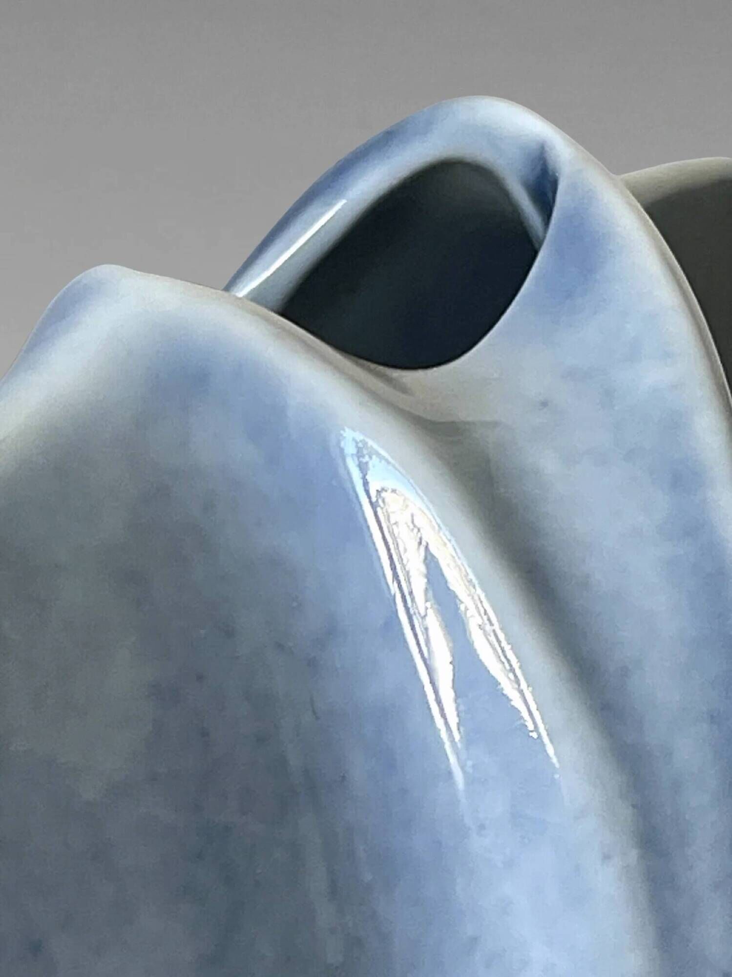 Virebent porcelain vase – blue landscape design – soliflore design – made in France – 13 cm