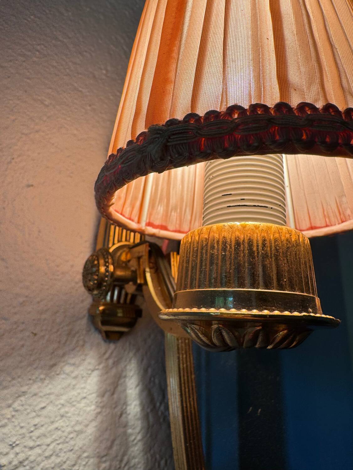 Oval illuminated brass mirror from the 70s