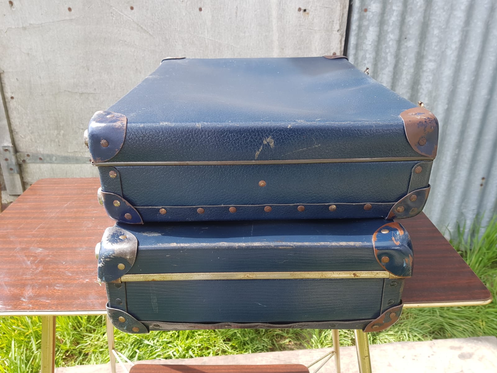 Pair Old Carton Blue Fibre - Reinforcements - Vintage Metal Anse