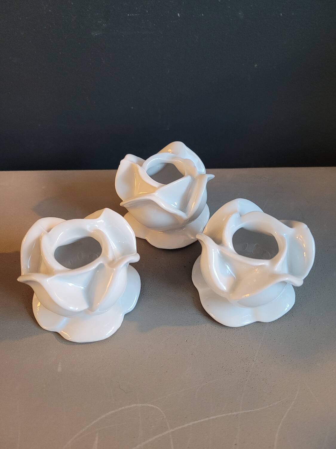 Trio de bougeoirs en porcelaine de Limoges