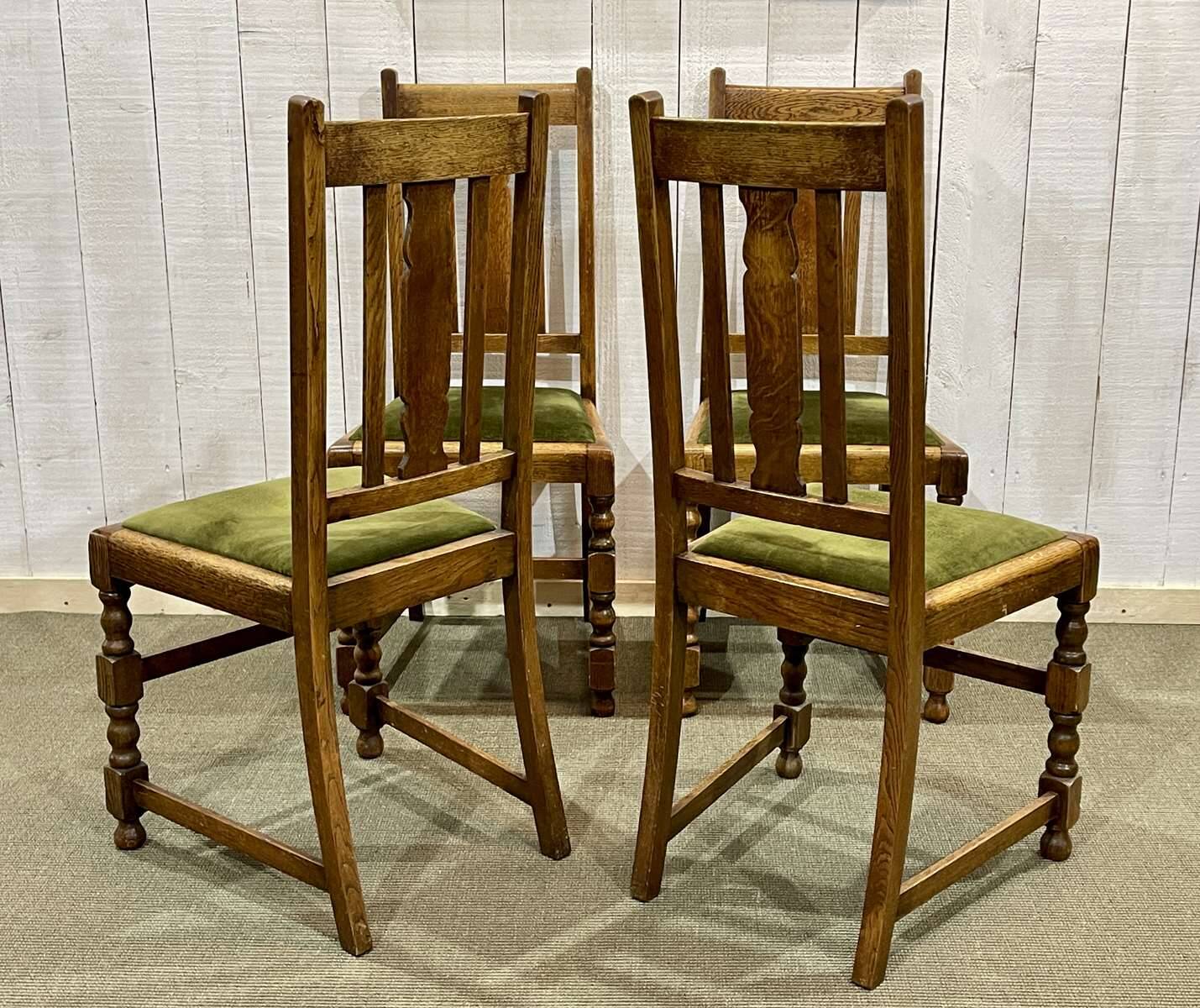 Set of 4 English oak chairs from the 1930s