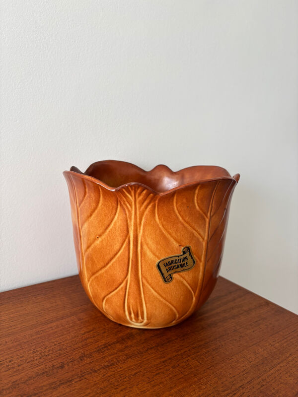Cache-pot artisanal vintage en céramique formant une fleur