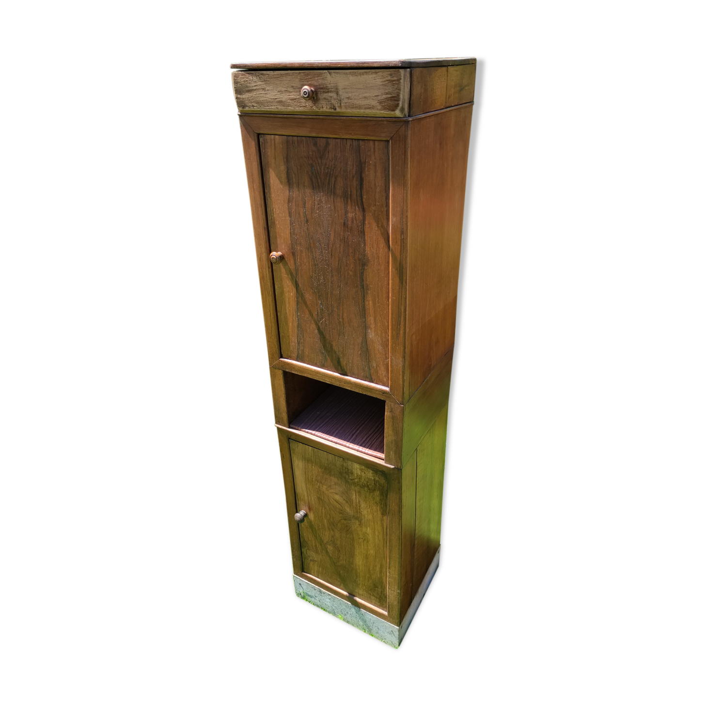 Atypical handcrafted furniture