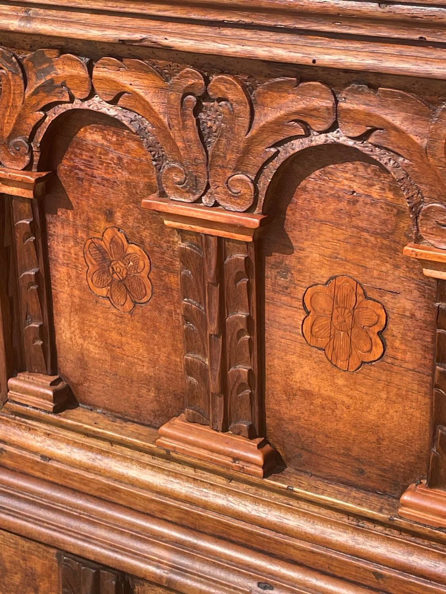 Magnificent walnut chest from the 17th century.