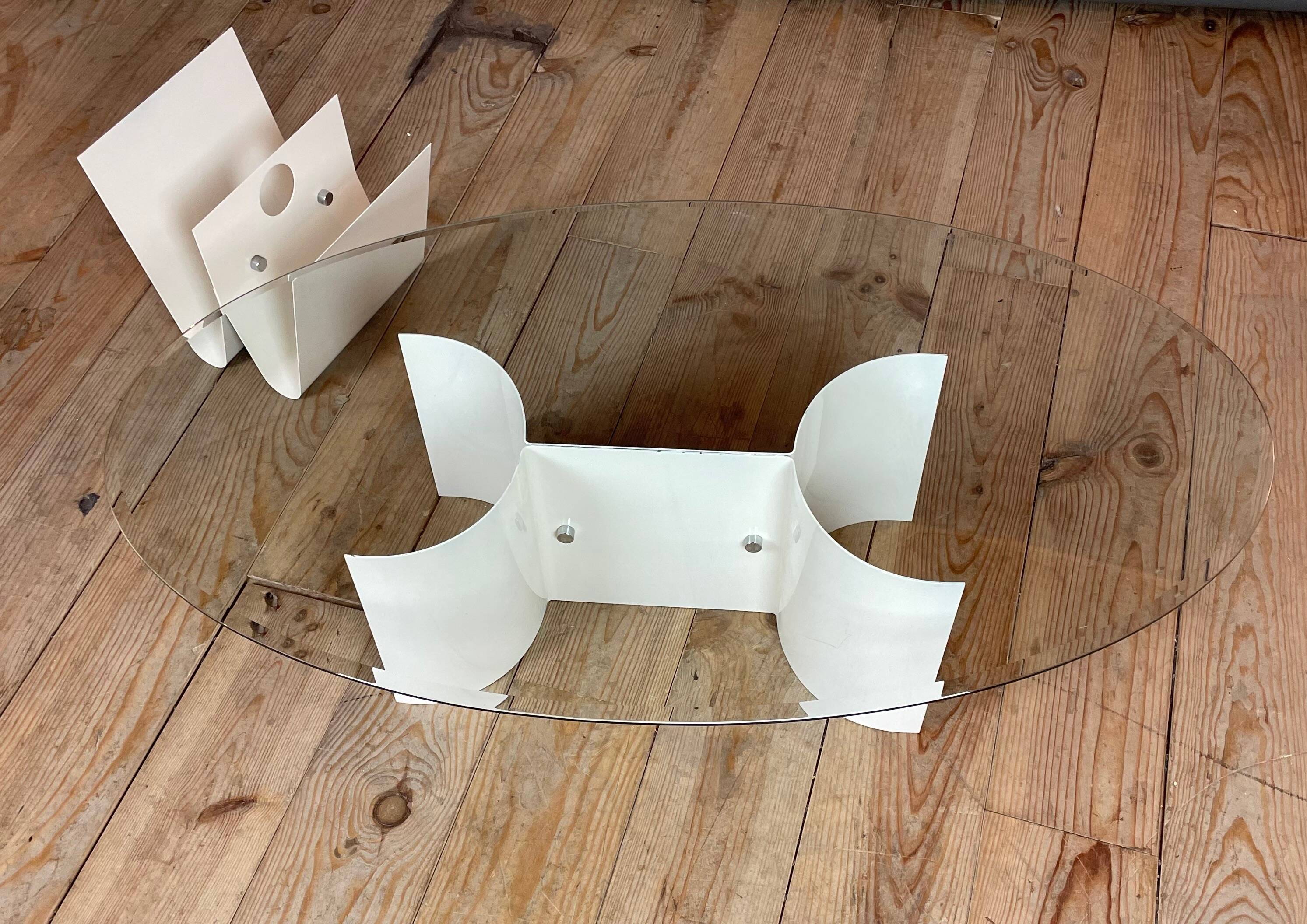 White lacquered metal magazine rack from the 1970s