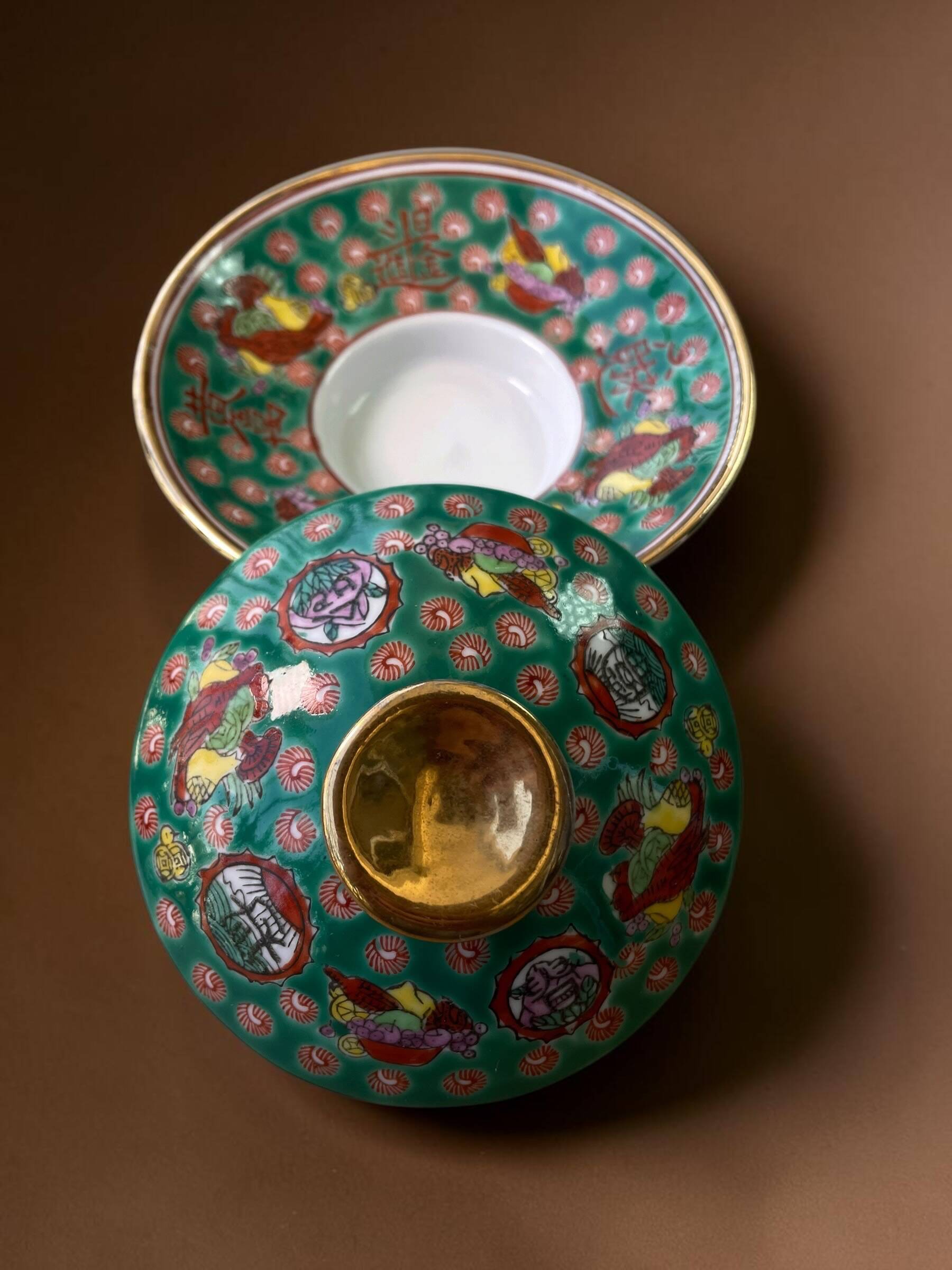 Small covered Chinese porcelain dish, Wan Shou decoration, 1970s-80s.