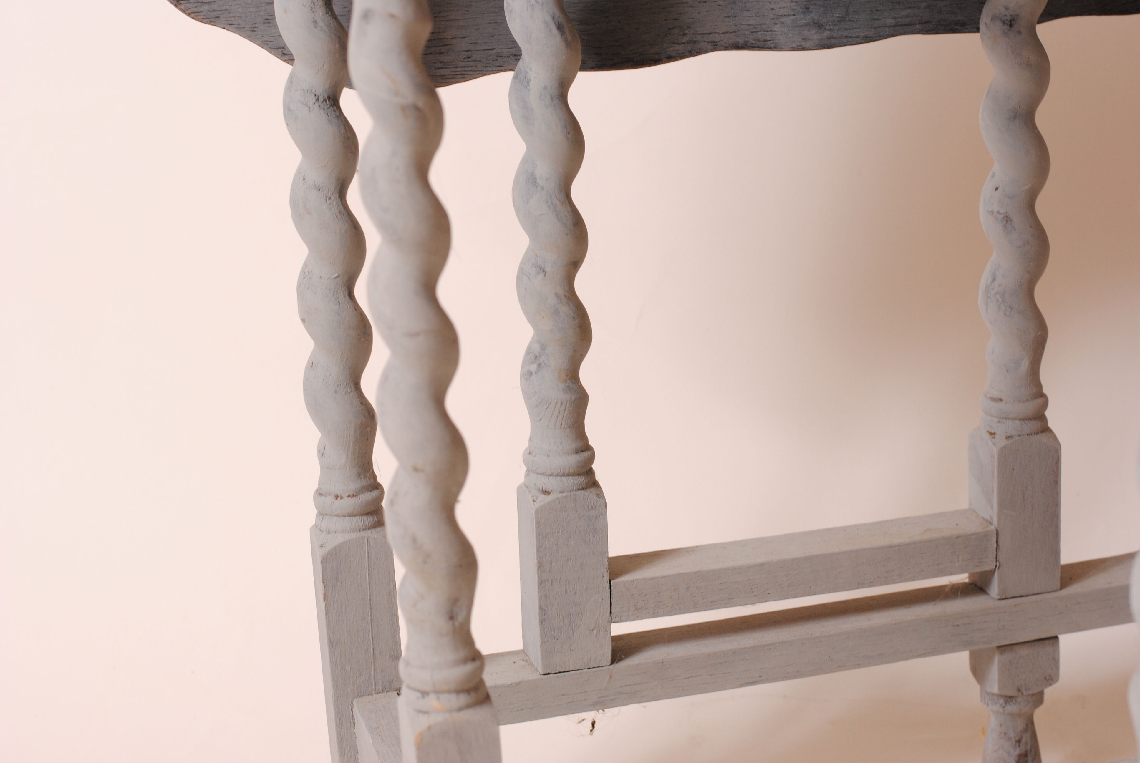 Farmhouse drop-leaf table