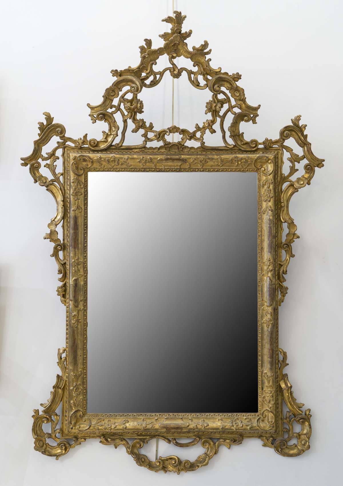 19th century Italian mirror in carved gilded wood