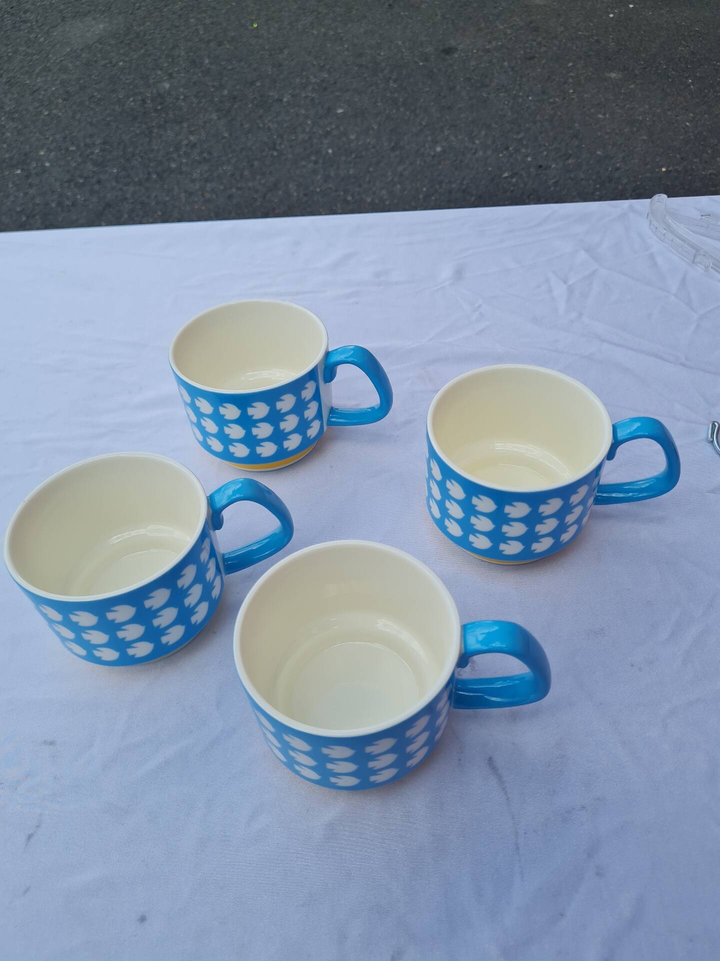 Set of 4 large ceramic mugs with a bird pattern - retro style
