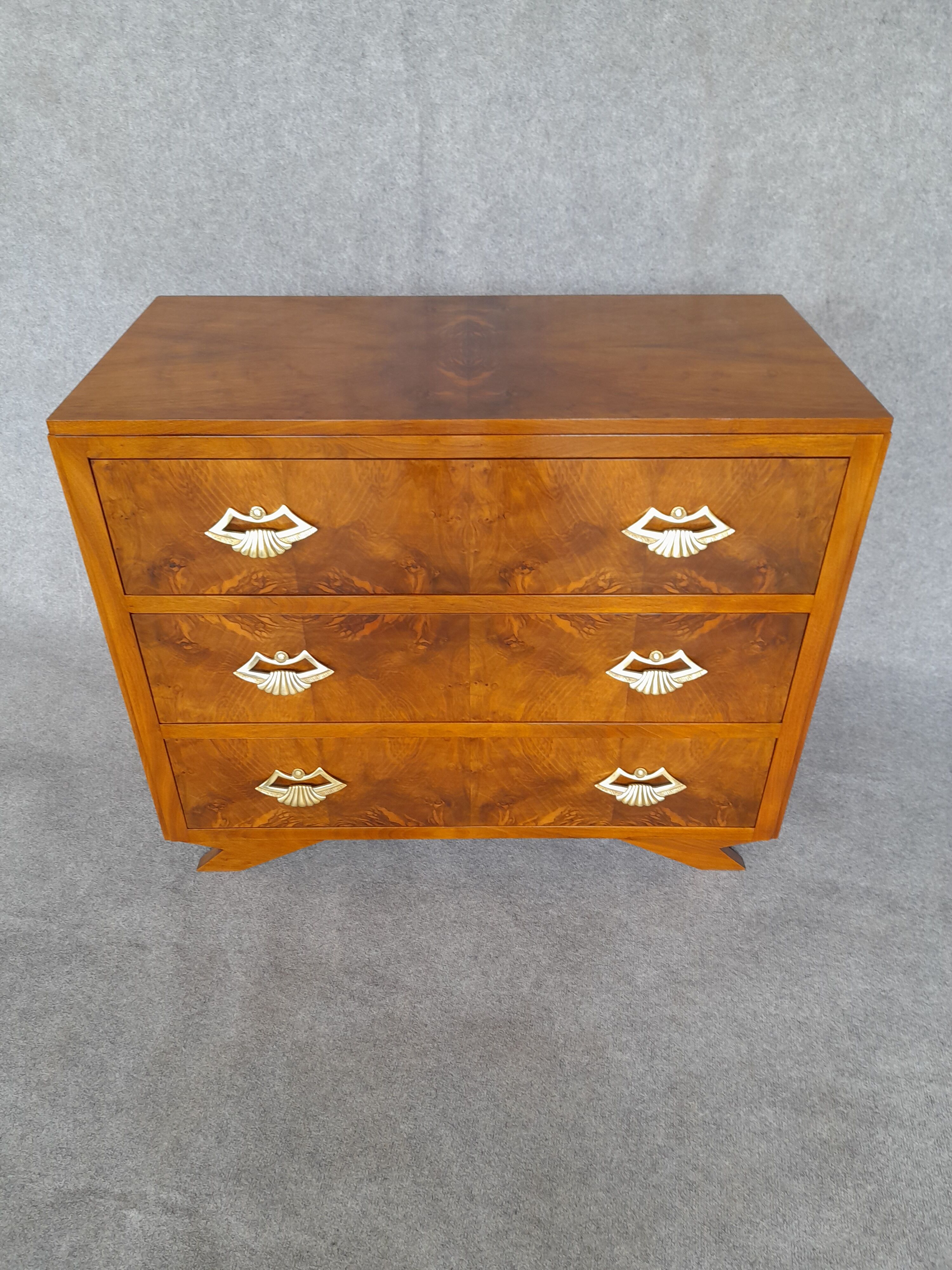 Commode en noyer