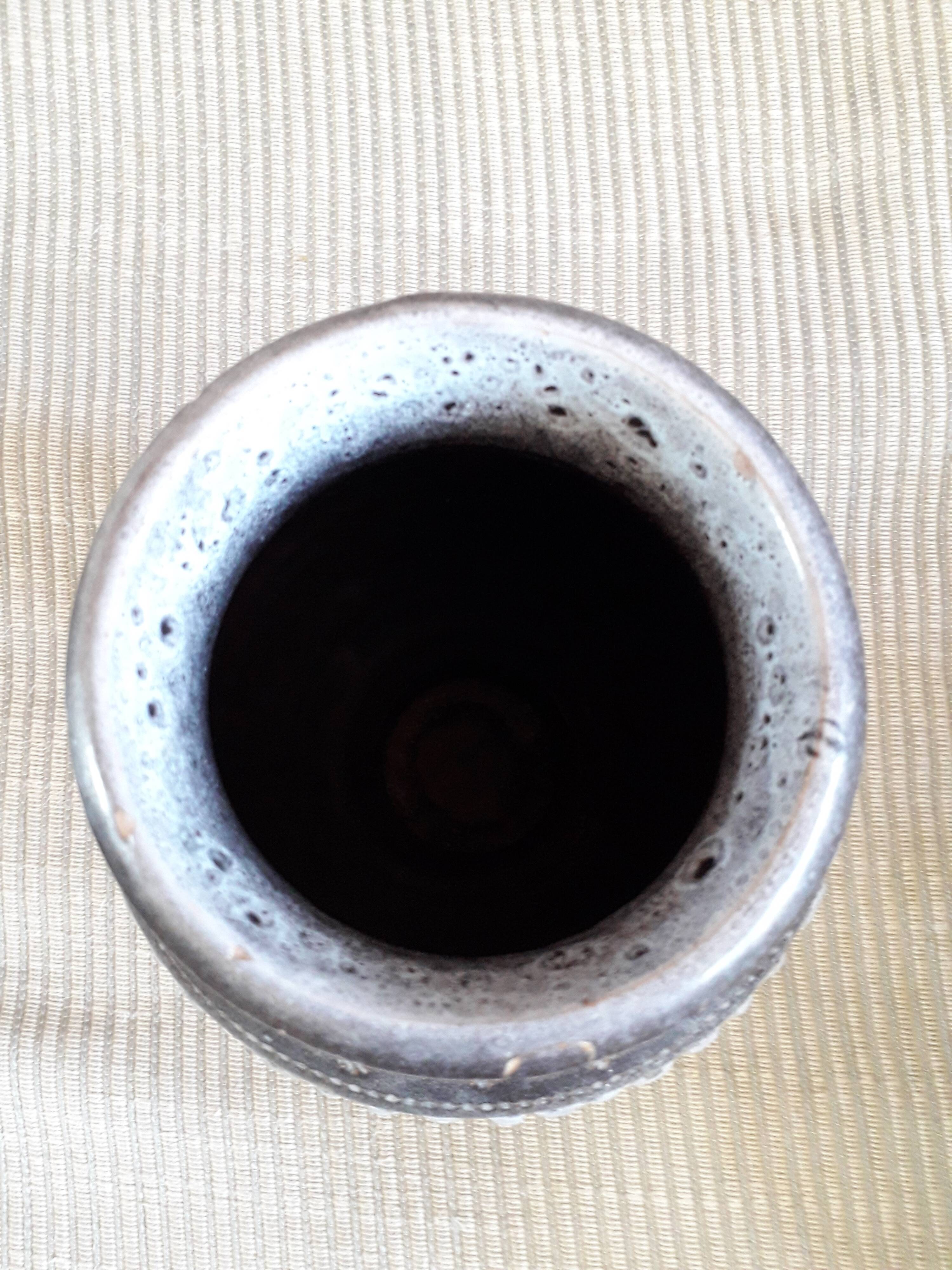 Vase vintage signé
