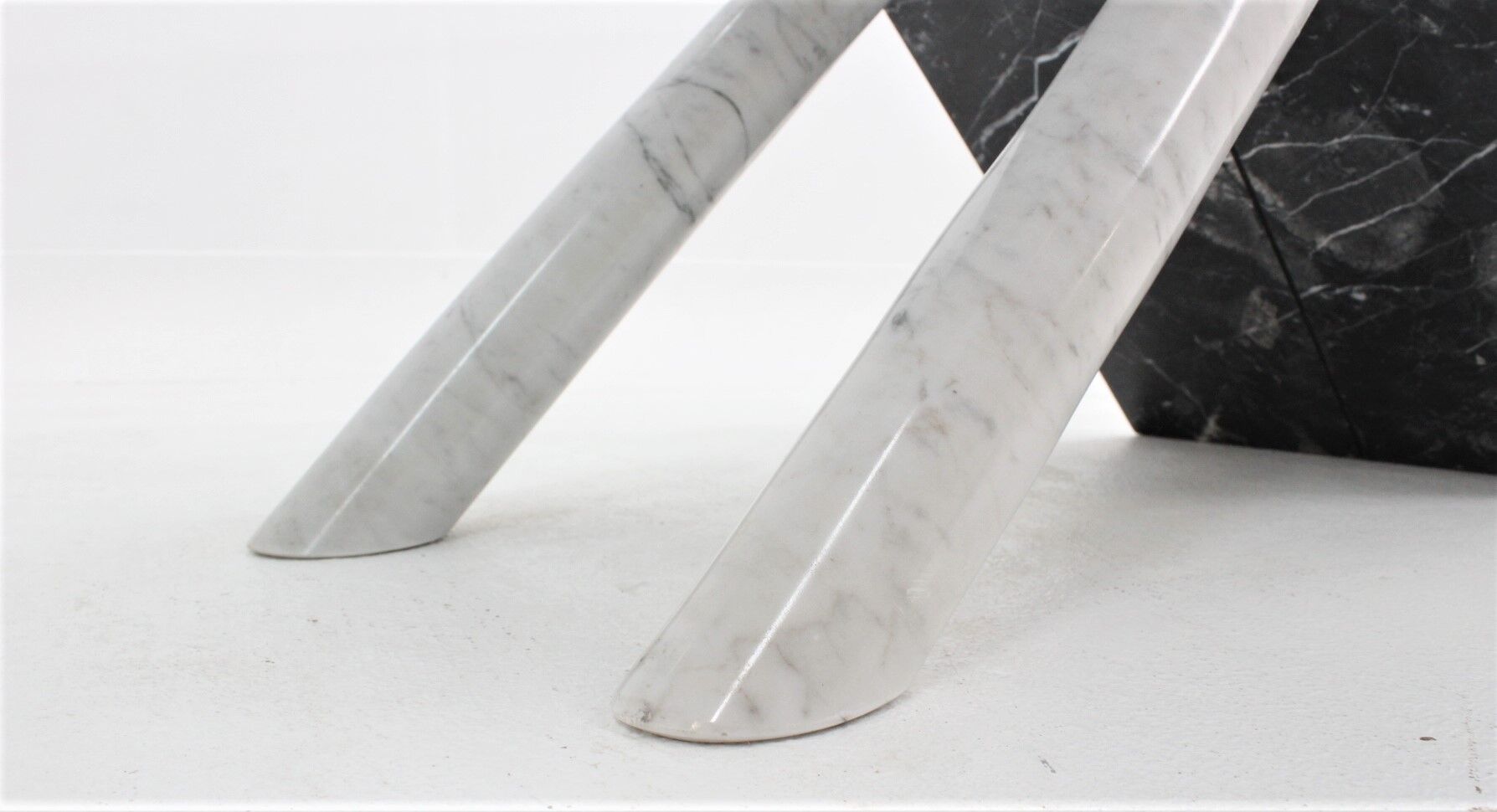 Italian Carrara marble dining table 1970s