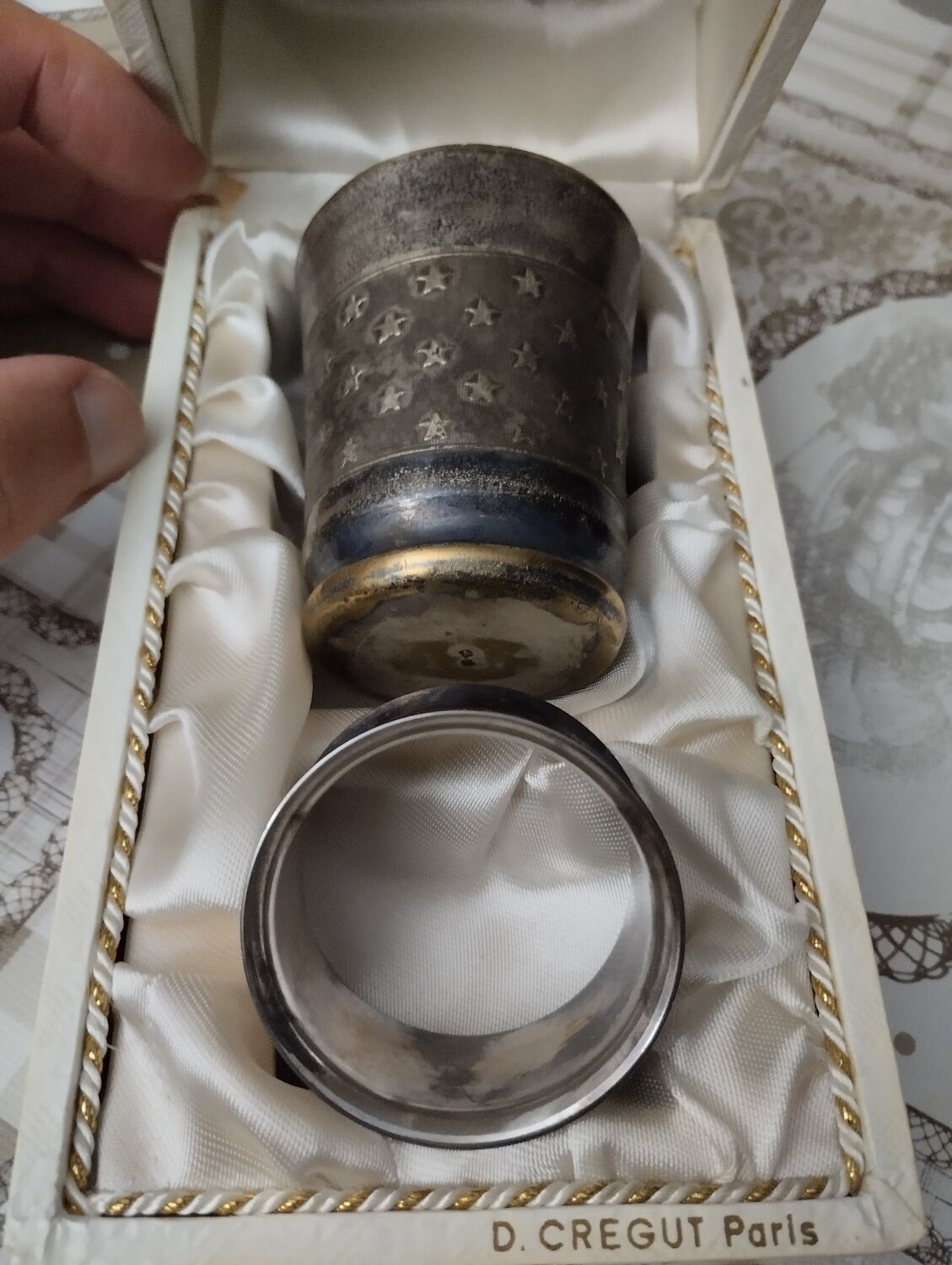 Timpani and old napkin ring in original ca boit - Daniel Cregut