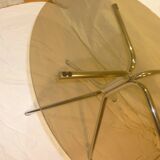 Table vintage 70 en verre légèrement fumé pieds chromés