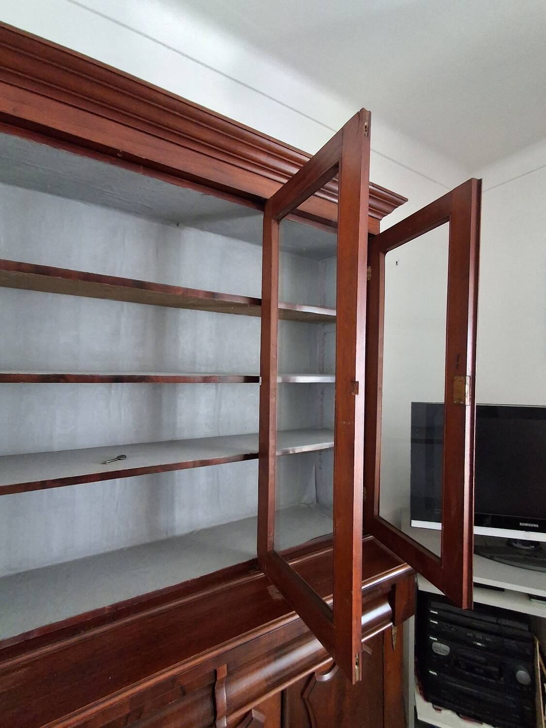 English display cabinet in mahogany