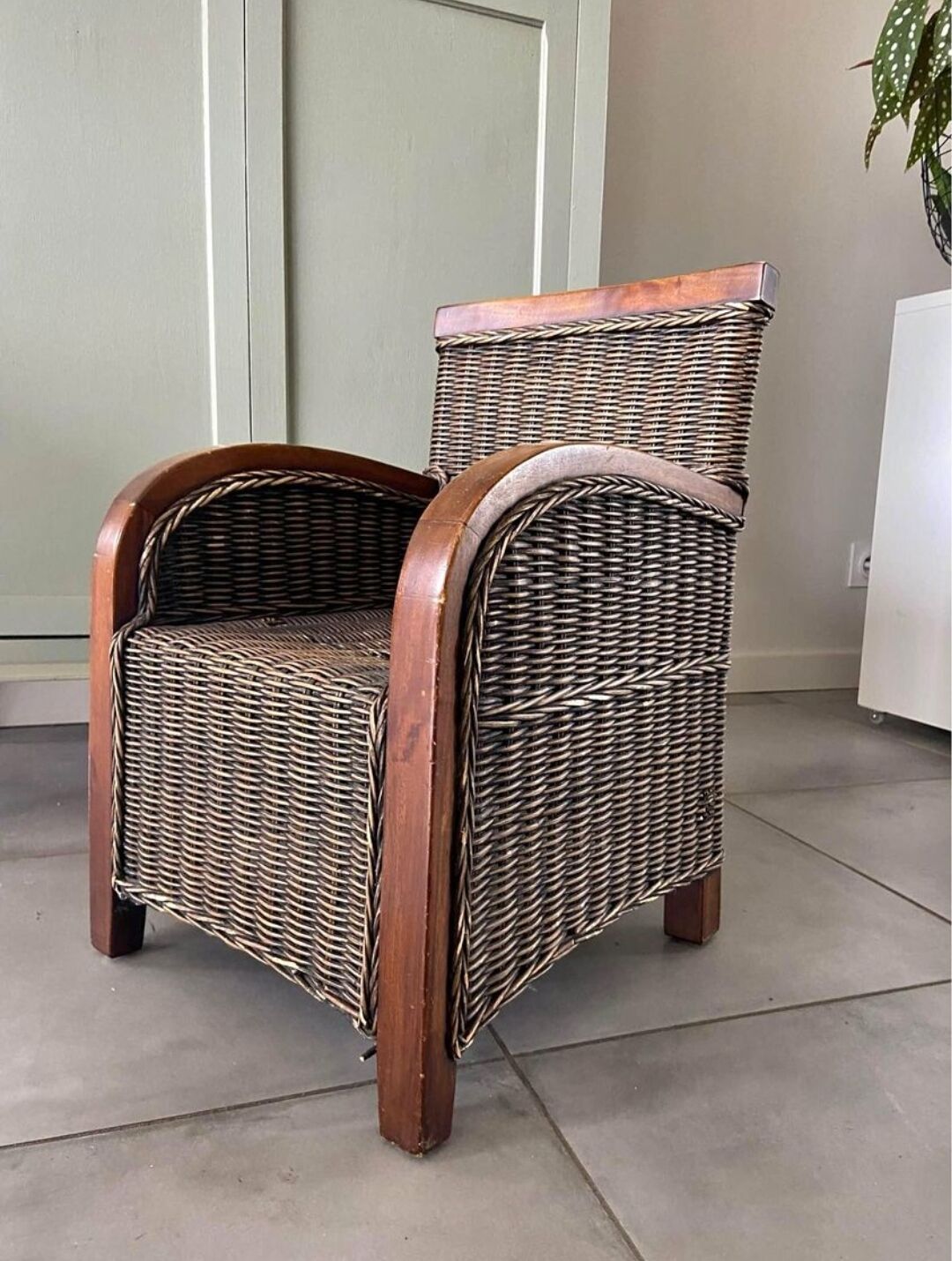 Wicker armchair and wood for children