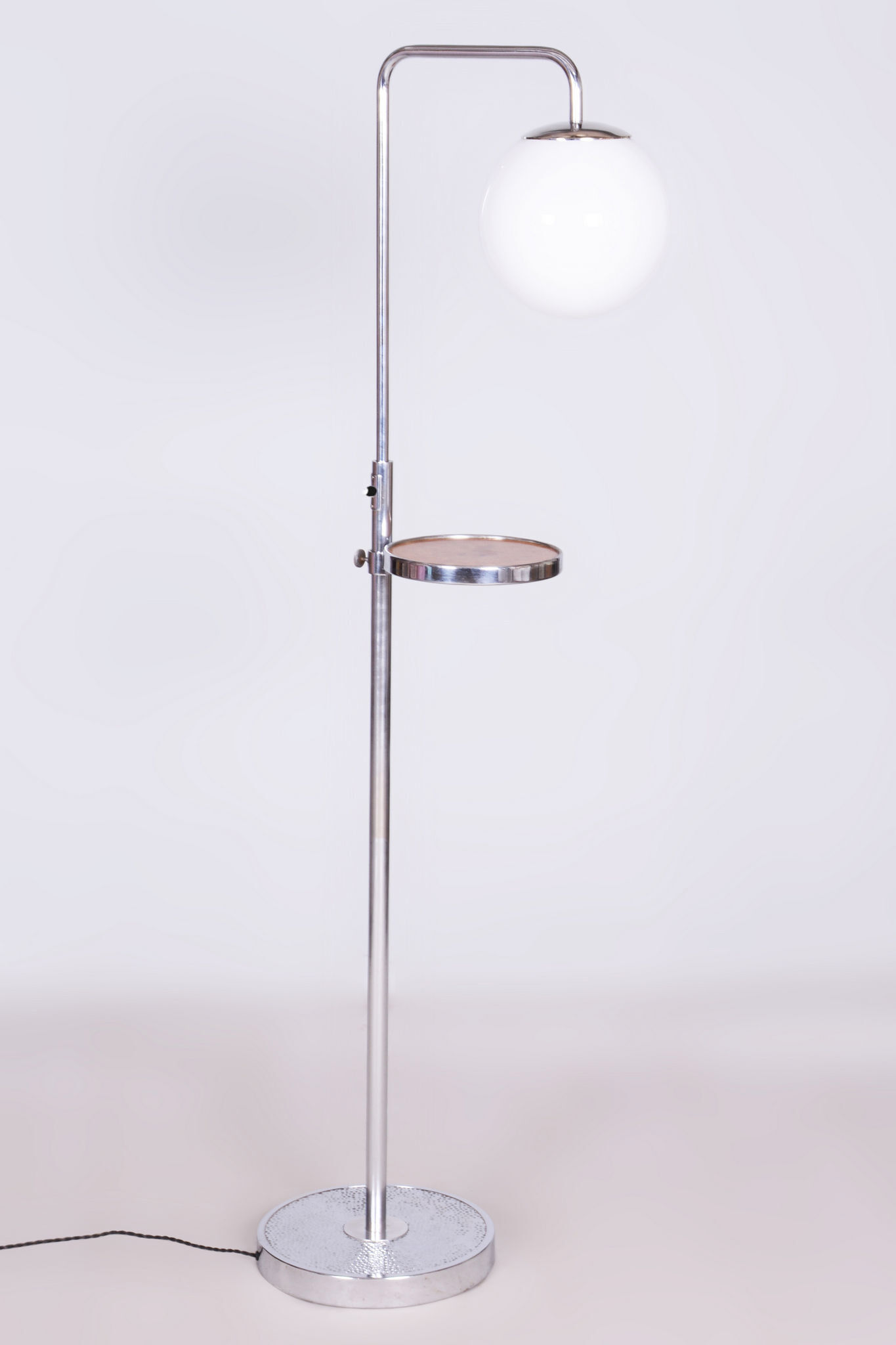 Lampadaire Bauhaus restauré, Hynek Gottwald, acier chromé, Tchéquie