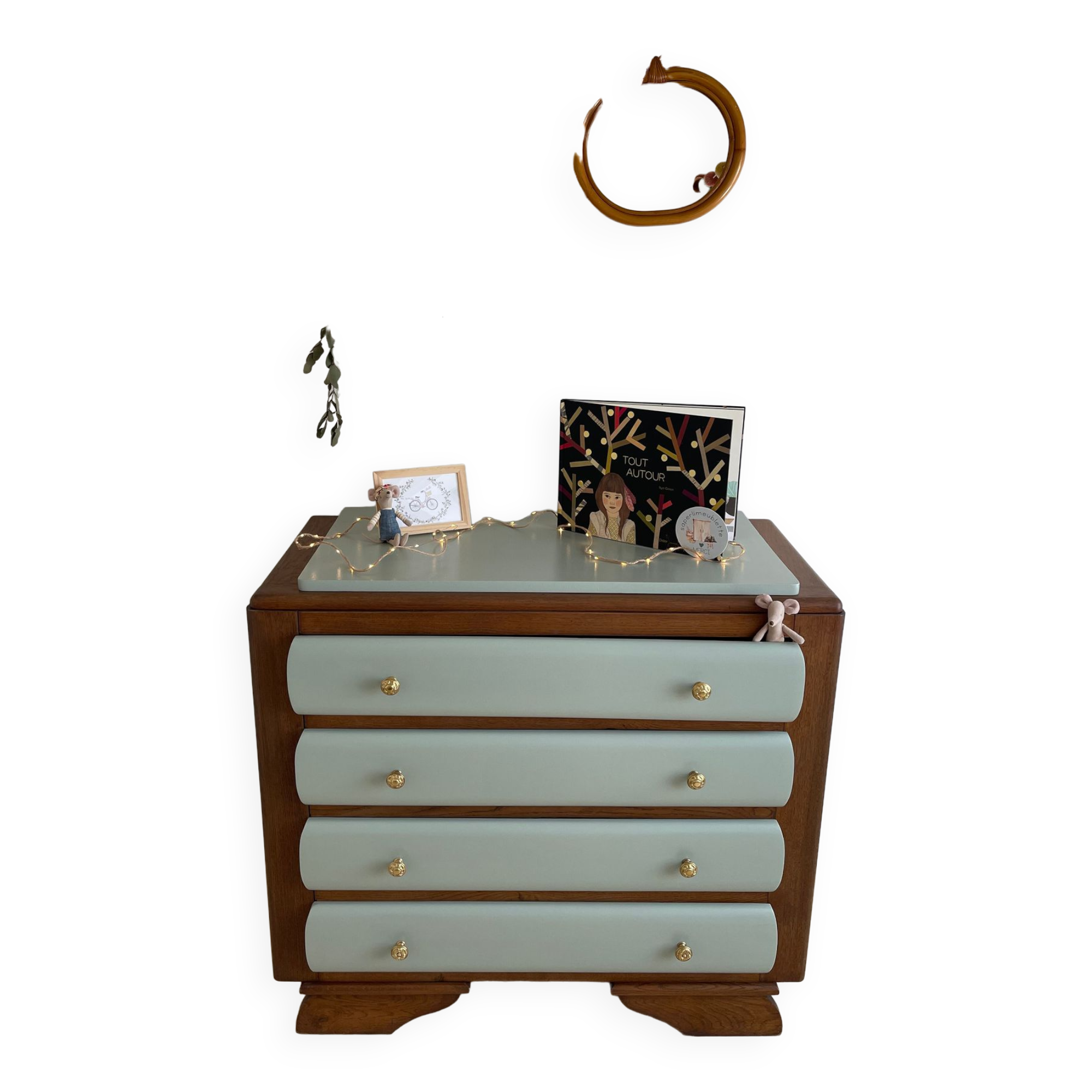Commode vert pâle