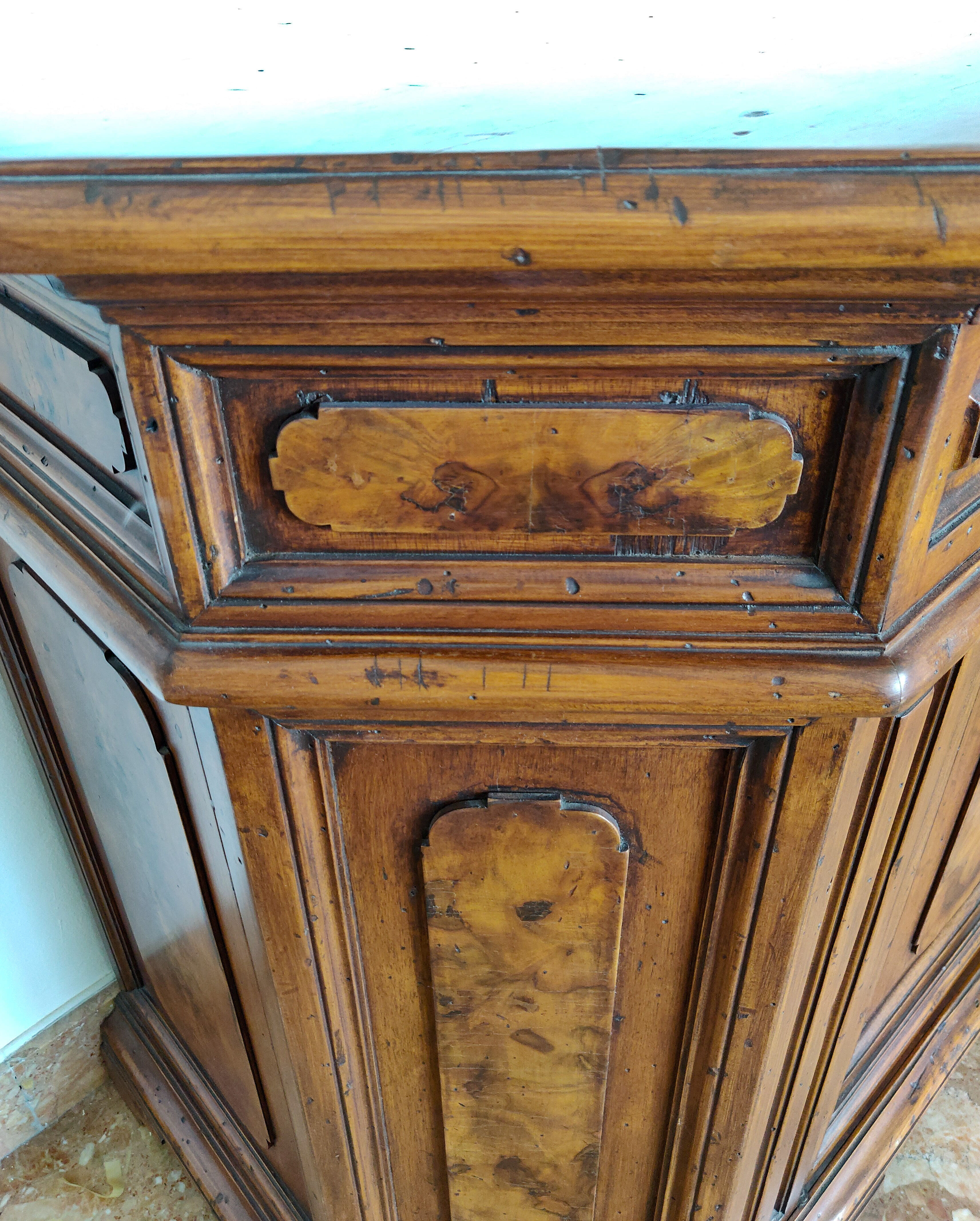 2-door walnut buffet Tonges