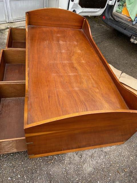 Children's boat bed with drawer
