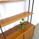 Modulair Omnia wandsysteem, Hilker, teak en zwart staal met legplanken