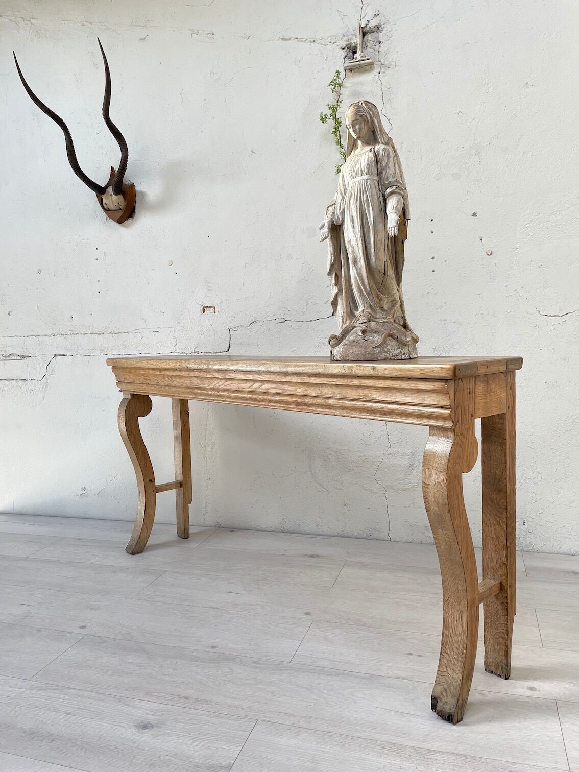 Raw oak butt console