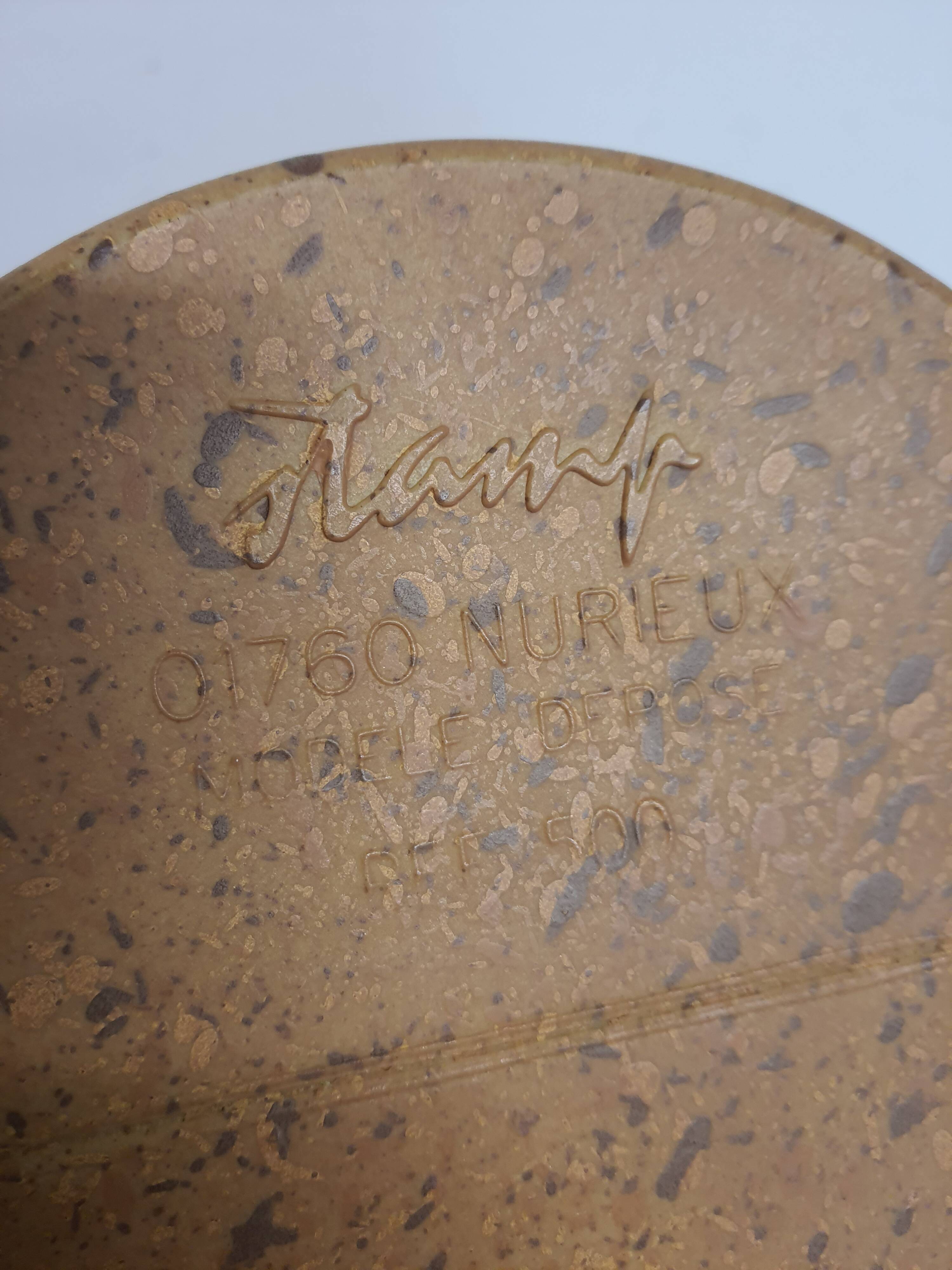 Bucket has champagne shape field cap